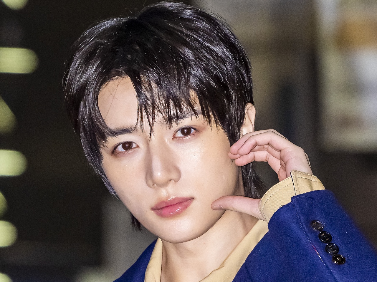 TXT・ボムギュ、抜群スタイル際立つ“ロングコート”姿に視線集中！洗練オーラまとい東京へ出国【PHOTO】