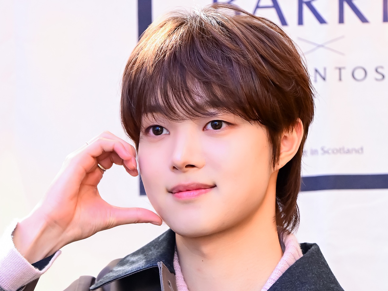 &TEAM・EJ、秋ムード漂うブラウンコーデでイベントに登場！優しい微笑みに胸キュン【PHOTO】