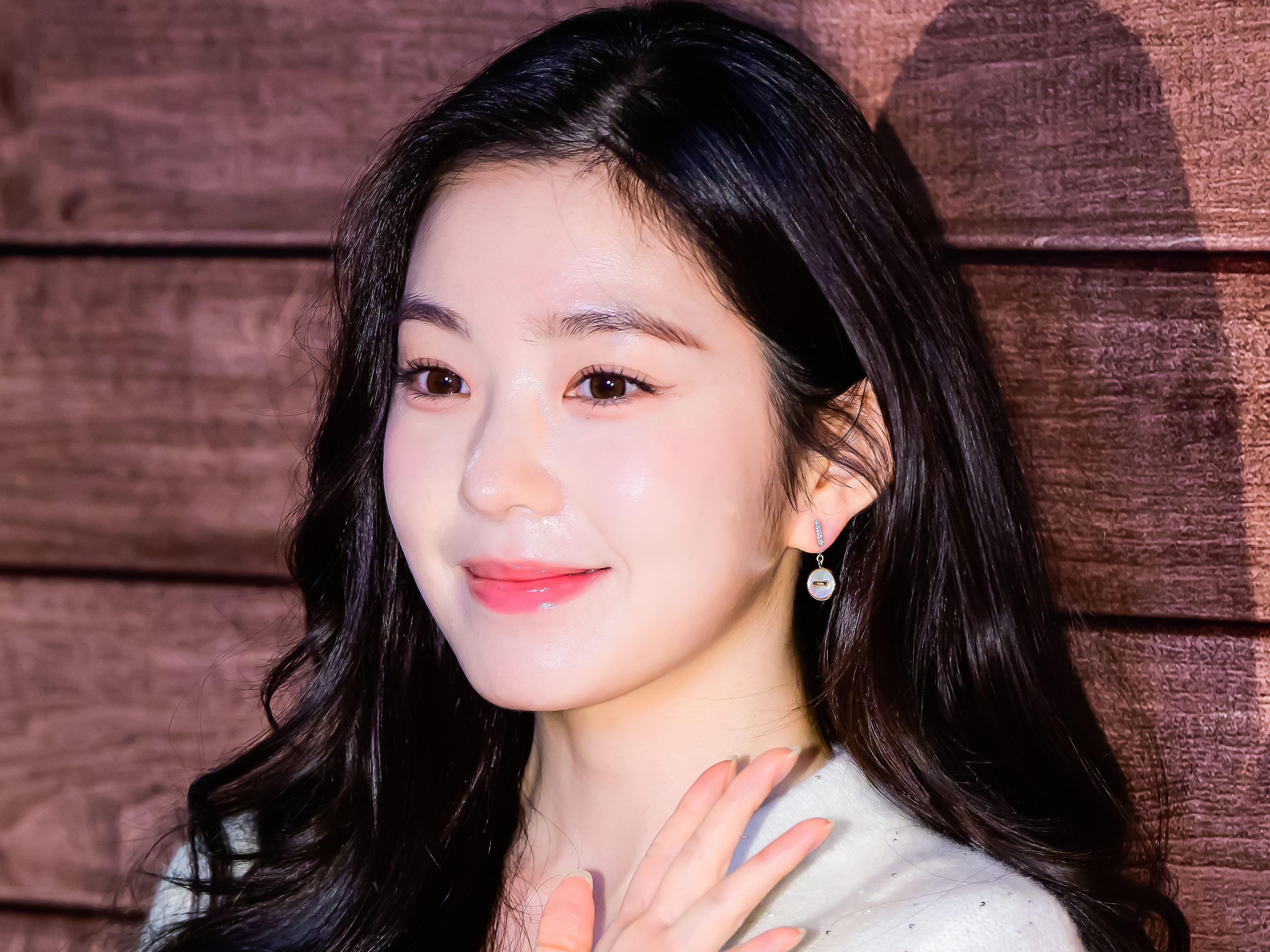 30代とは思えぬ美貌…Red Velvet・アイリーン、可憐な“ホワイトルック”でイベントに登場！【PHOTO】