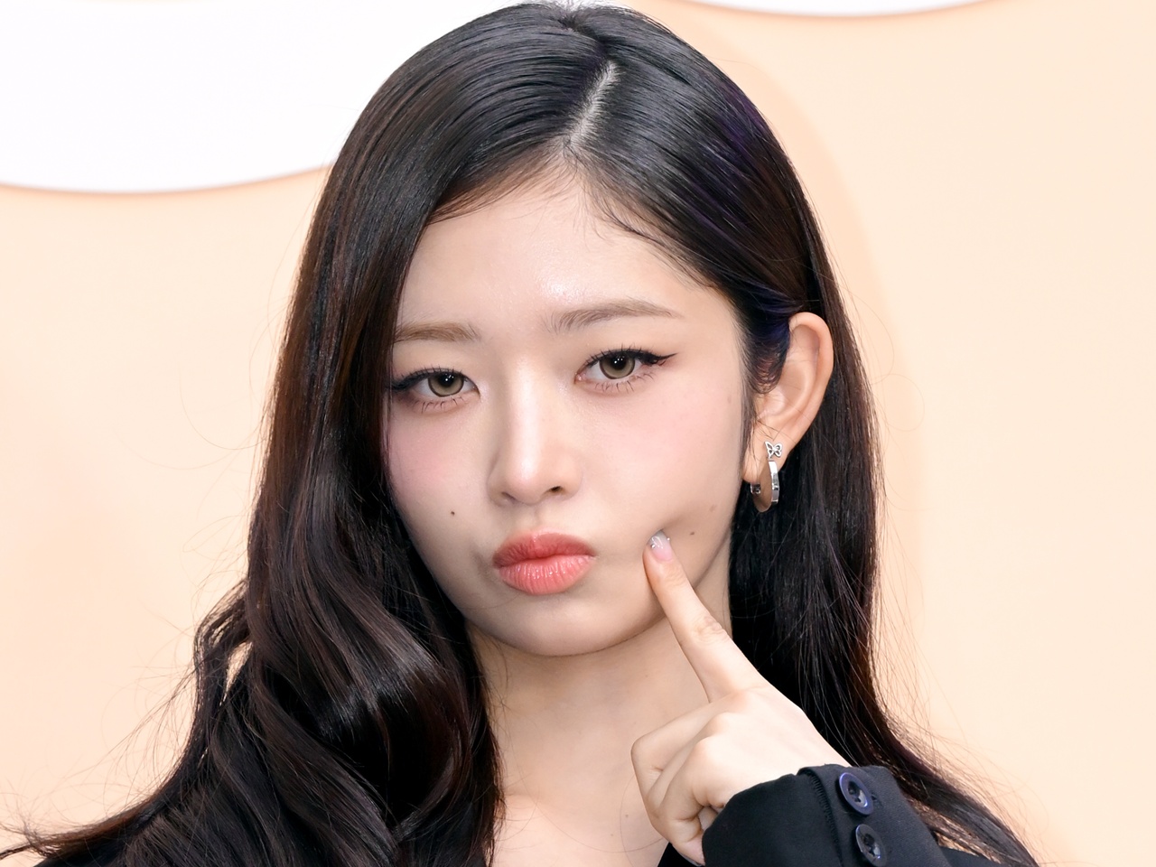 IVE・レイ、唯一無二の感性光るカバー映像を公開！パリで撮影した美しい世界観にも注目