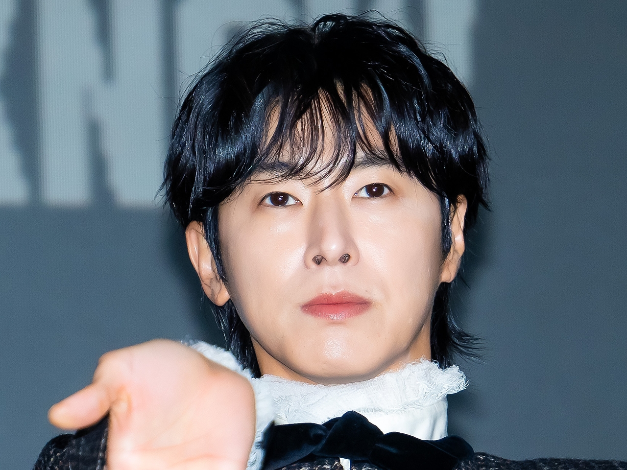 東方神起・ユンホ、新曲『Stretch』パフォーマンスで見せるベテランの貫禄！幅広い活動を展開中