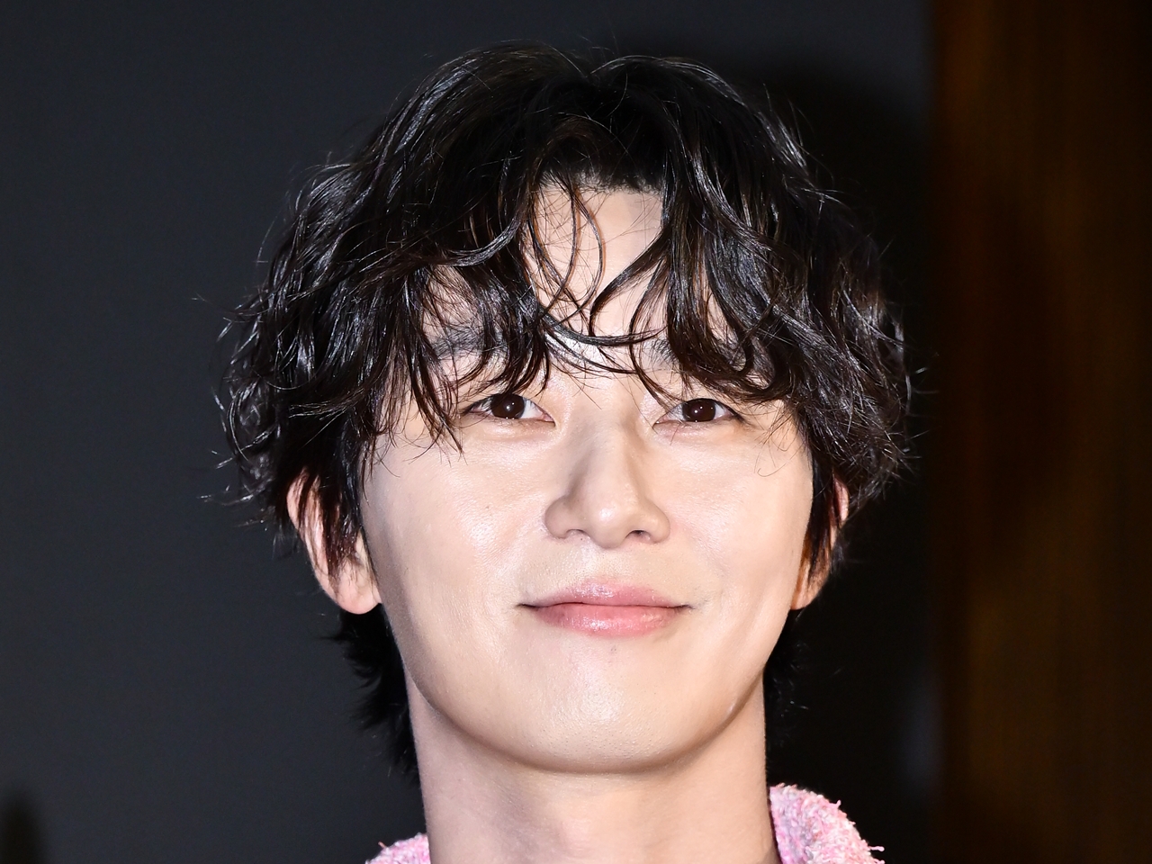 俳優パク・ソジュン、共演女優をおんぶした優しい表情にときめく…新ドラマのティザーポスター公開