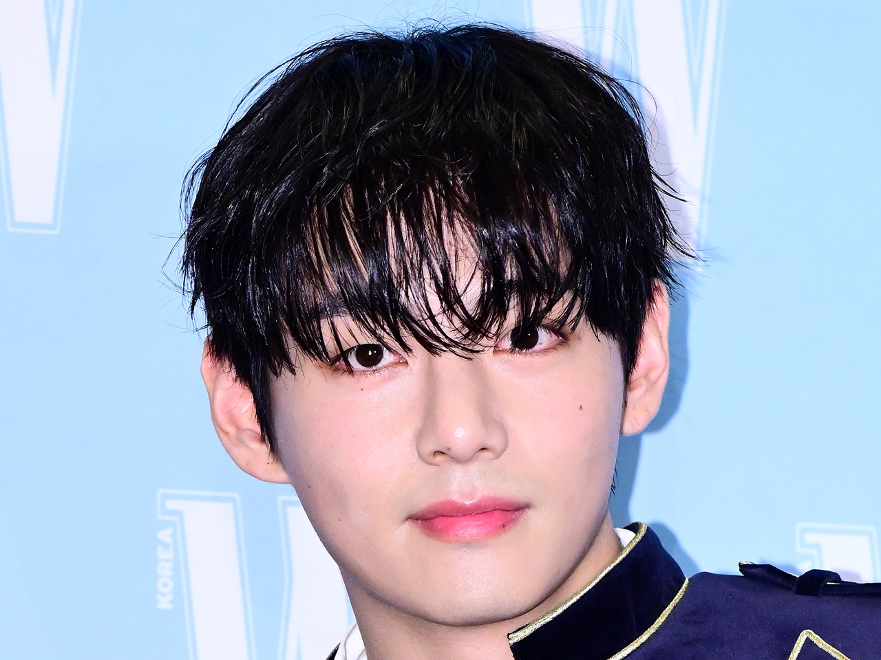 え、これが“人間のビジュアル”…？BTS・V、圧倒的オーラの「顔天才」ぶりにファンも熱狂【PHOTO】