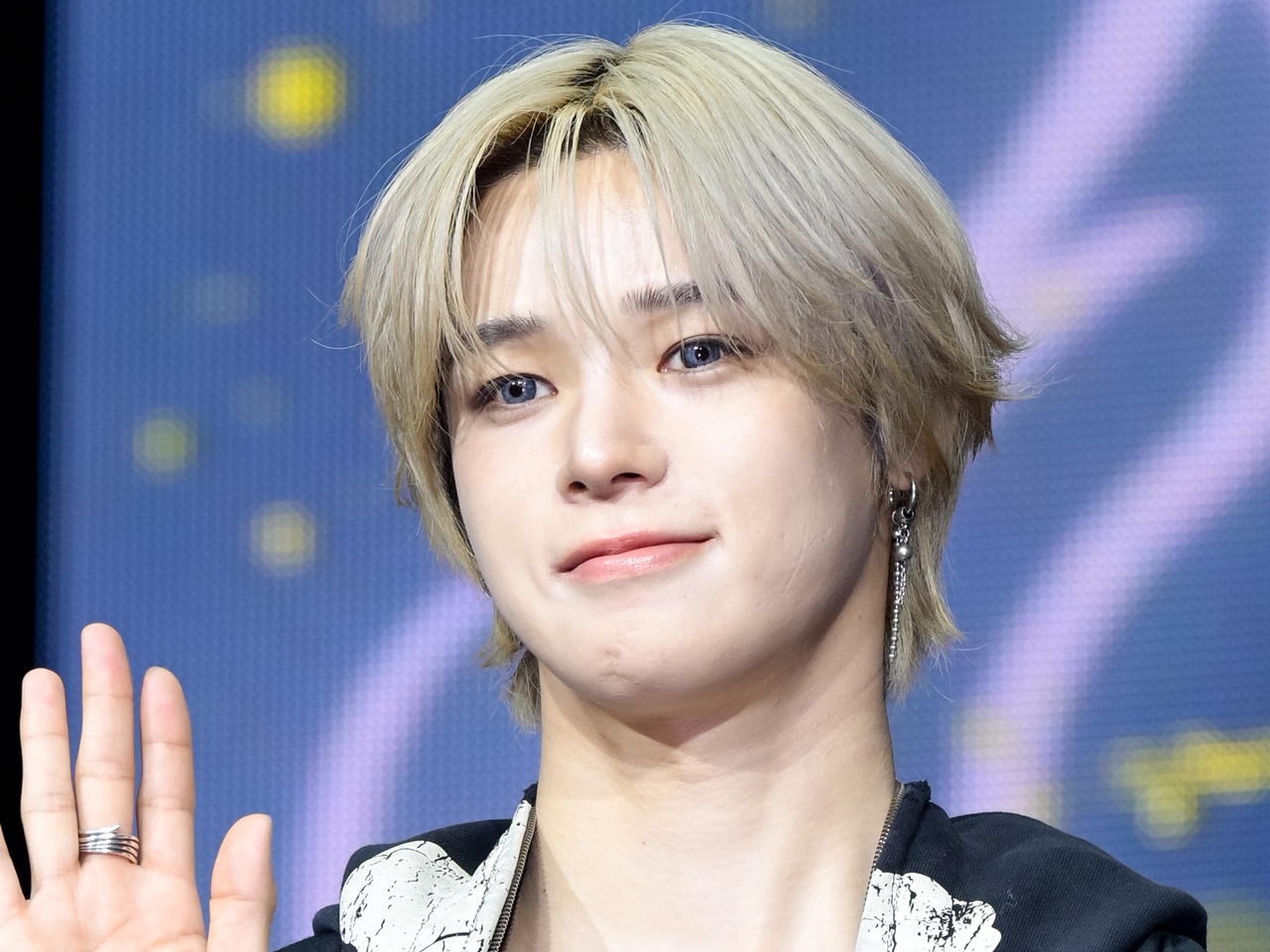 「天使みたい…」&TEAM・K、無造作ブロンドヘアで放つ儚げオーラにため息【PHOTO】