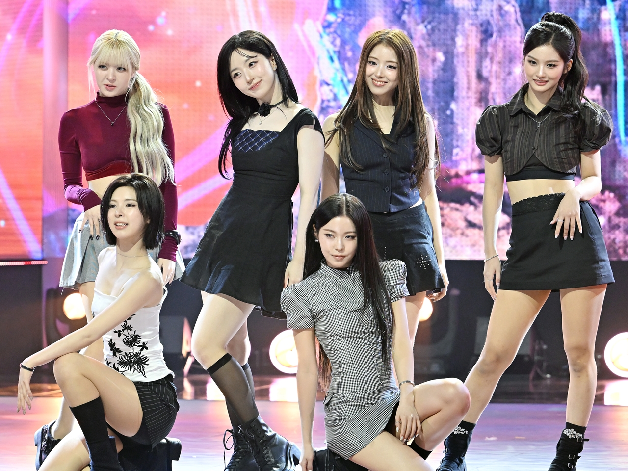 NMIXX、『Blue Valentine』で最大の人気を謳歌！音楽番組“8冠”＆3週連続チャート1位