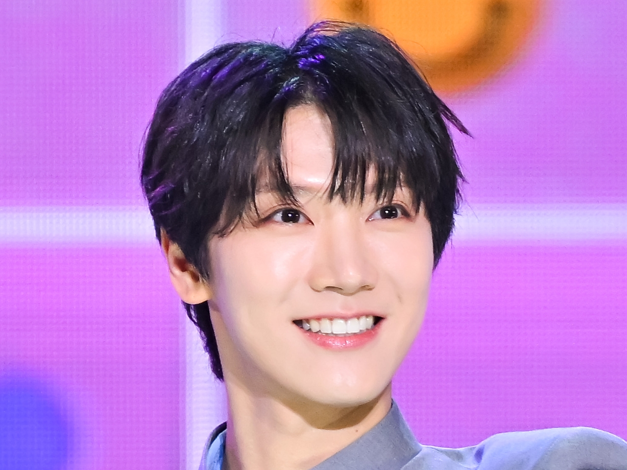 NCT・テン、ワインを片手に好青年の笑顔！台湾を楽しむ「子猫」のような姿が話題【PHOTO】