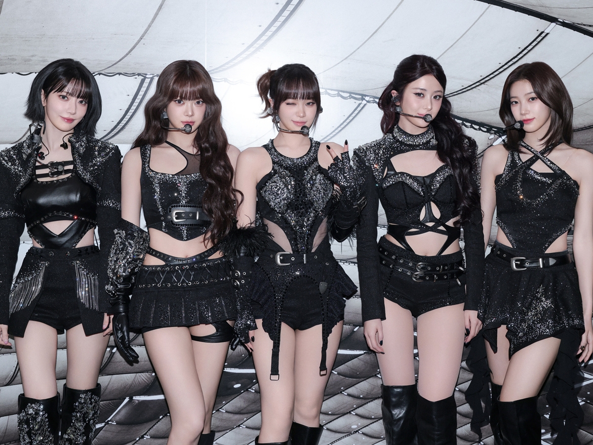 【2025振り返り】LE SSERAFIM、“初”の東京ドーム公演2日間で約8万人が熱狂！ファンに決意のメッセージも