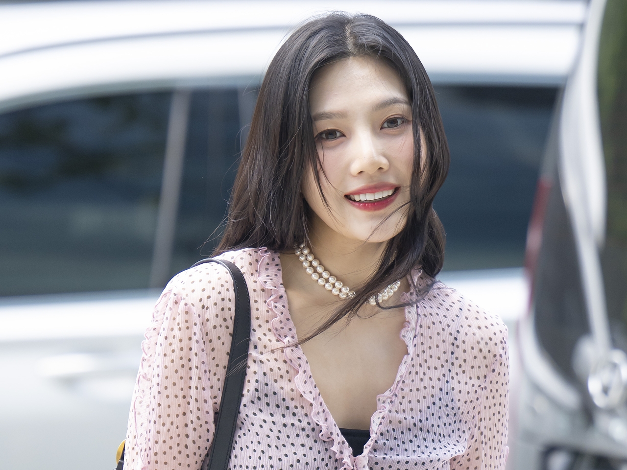 まさに“清純グラマー” 無邪気な表情とギャップのあるボリューム感…ITZY