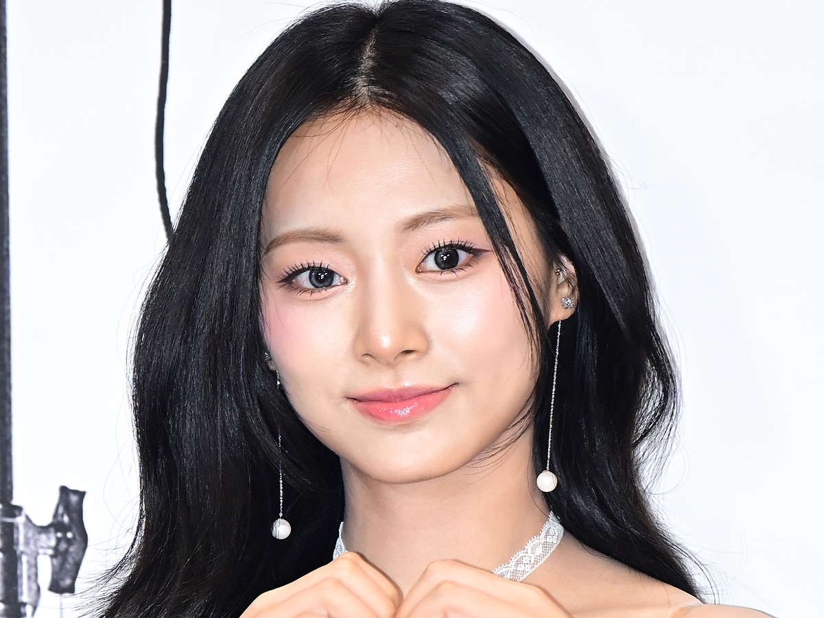 TWICE・ツウィ、デビュー10年で叶えた“故郷での初公演”！感動オフSHOTに反響殺到「台湾の誇り」【PHOTO】