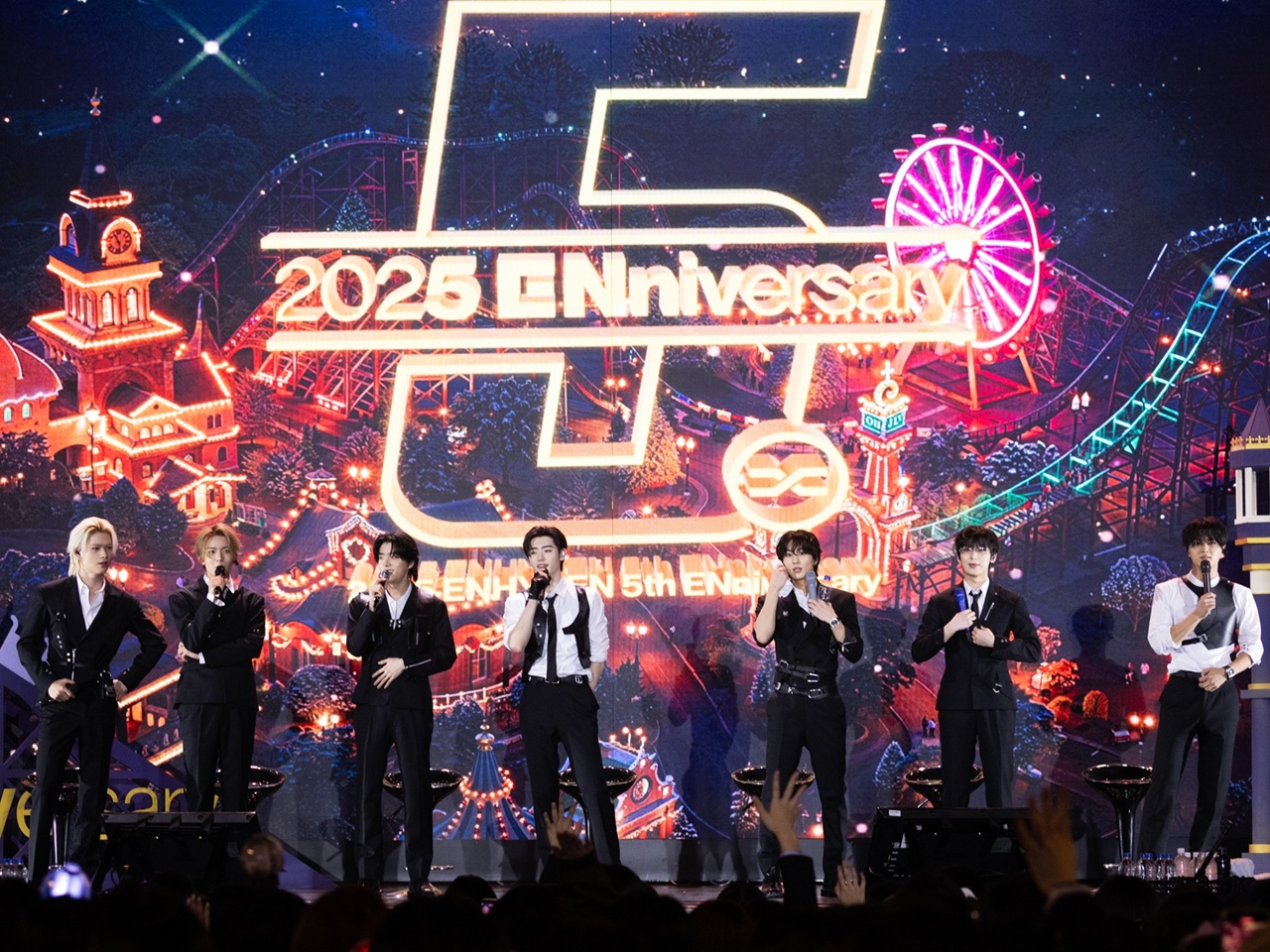 ENHYPEN、デビュー5周年記念イベントを開催！ENGENEが選んだ“名曲1位”も披露「これからがもっと楽しみ」