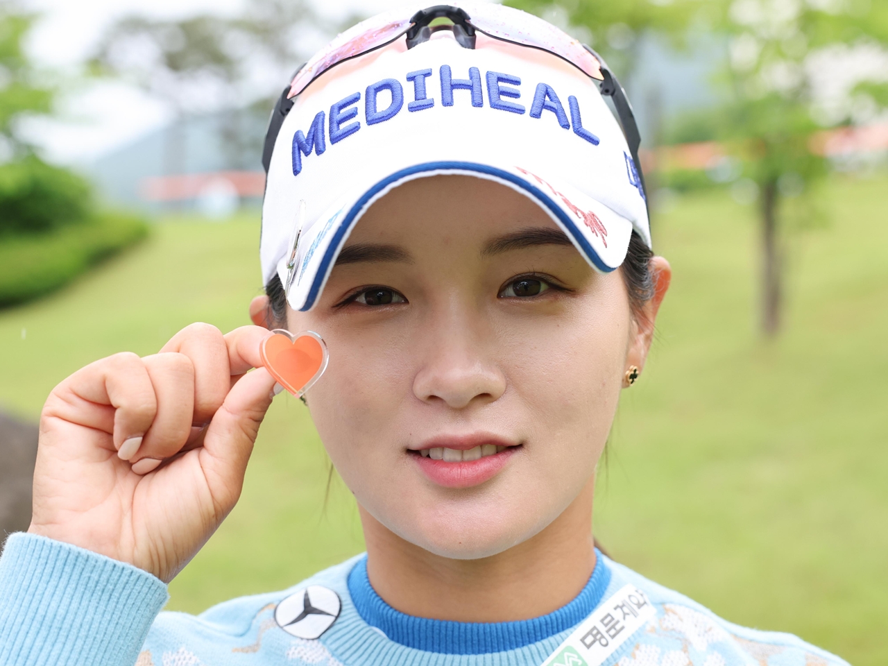 IZ*ONE宮脇咲良の天使ビジュアルに反響続々「可憐とはこのこと