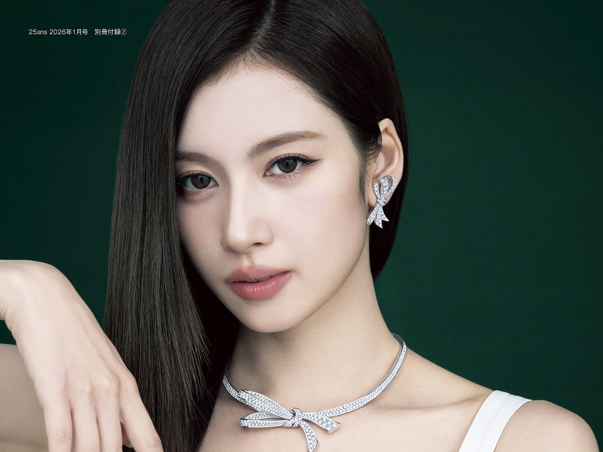 TWICE・サナ、最近のマイブームは抹茶ラテ「色にハマってる」　『25ans』2度目の表紙