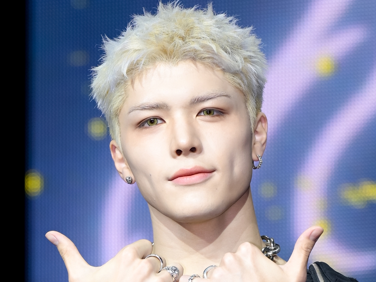 本当に10代？＆TEAM・マキ、カリスマオーラ全開の“爆イケSHOT”にファン撃沈「メロすぎ」【PHOTO】