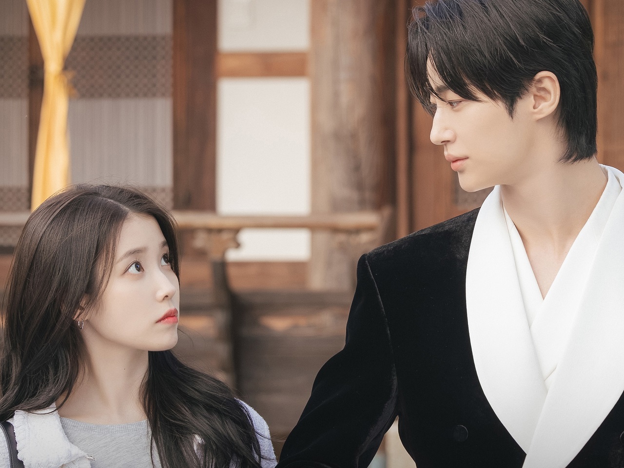 超期待作で共演するIUとビョン・ウソク、低迷続くMBCドラマを救うことができるか…不安点も？