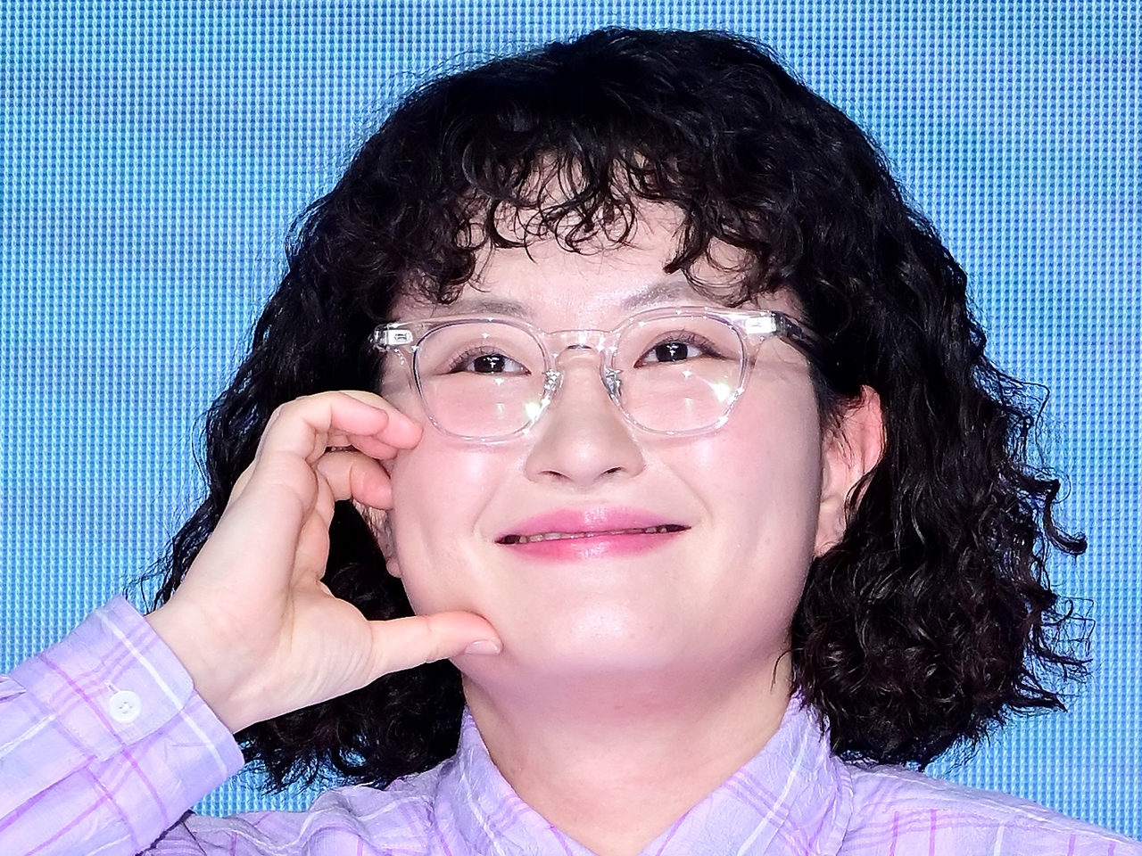 “刑務所レベル”のオフィスで社員を働かせた韓国ユーチューバー、登録解除者が続出