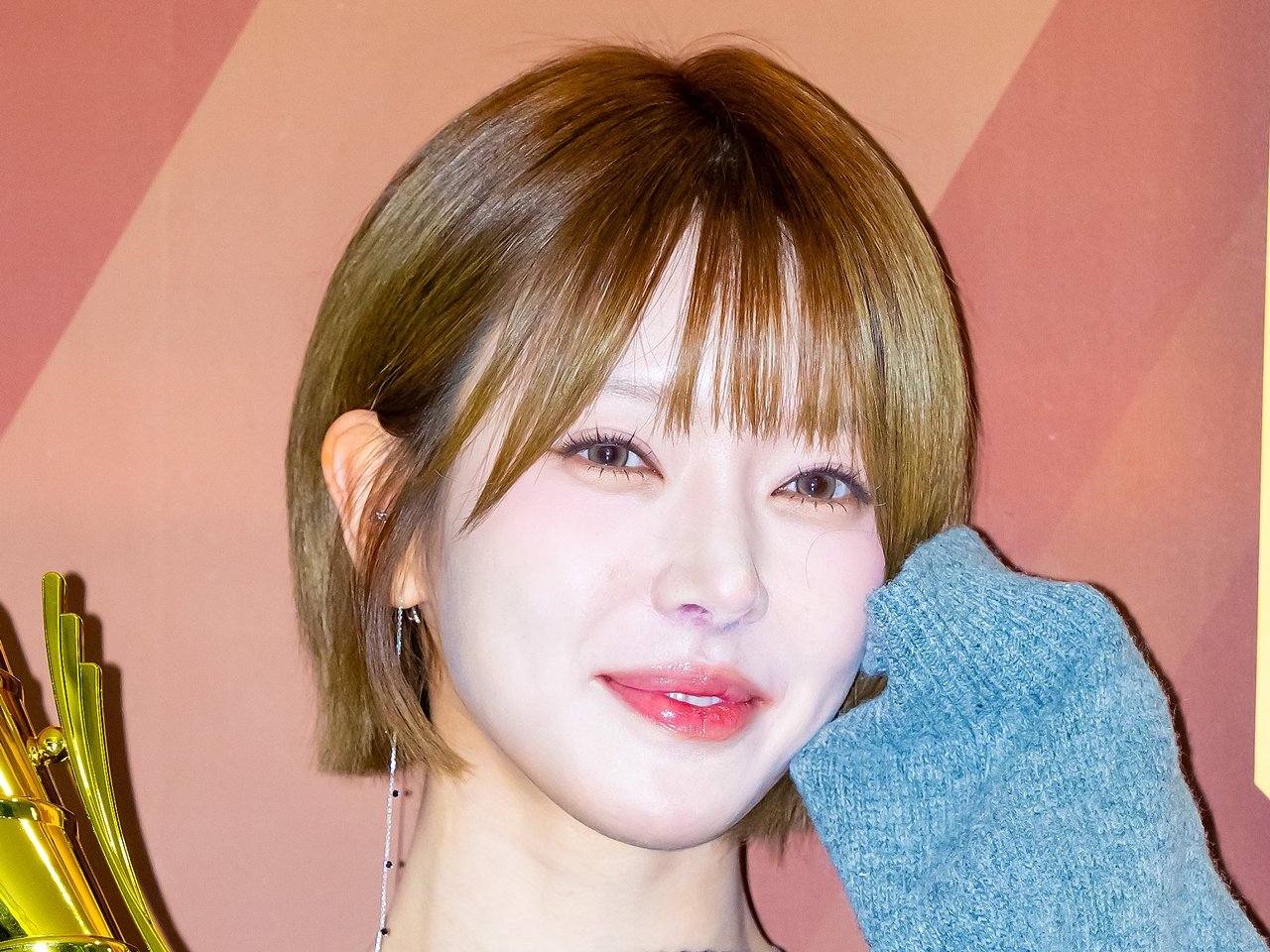 結婚説に整形疑惑…元K-POPアイドル、自ら噂に言及「いろいろあった1年」「じっとしていると…」