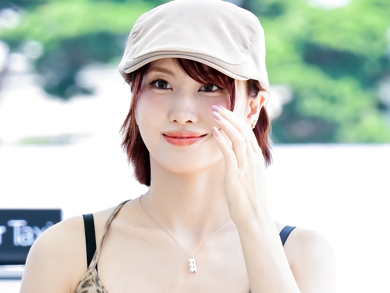 「顔変わった？」TWICE・モモ、艶々ボディで際立つ見事なボリューム…ぴっちりトップスに釘付け【PHOTO】