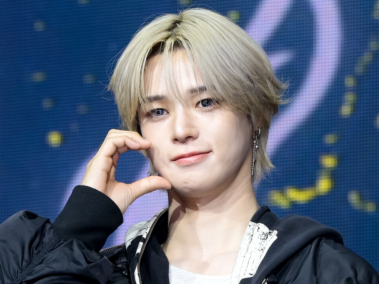 「スタイル異次元…」&TEAM・K、白スーツ着こなす“王子様”ビジュアルにファン歓喜！【PHOTO】