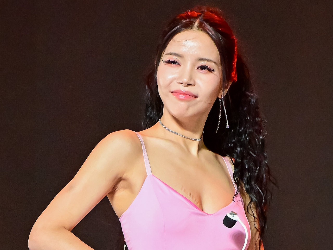 こんなに見せるの？ソラ、胸元ががっつり開いたランジェリー姿を公開！成熟した色気で魅了【PHOTO】