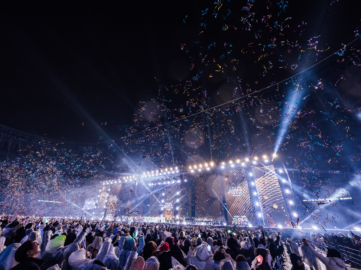 大トリにStray Kidsが登場！2日間で14万人が熱狂した国立競技場開催『MUSIC BANK』日本公演レポート【DAY2】