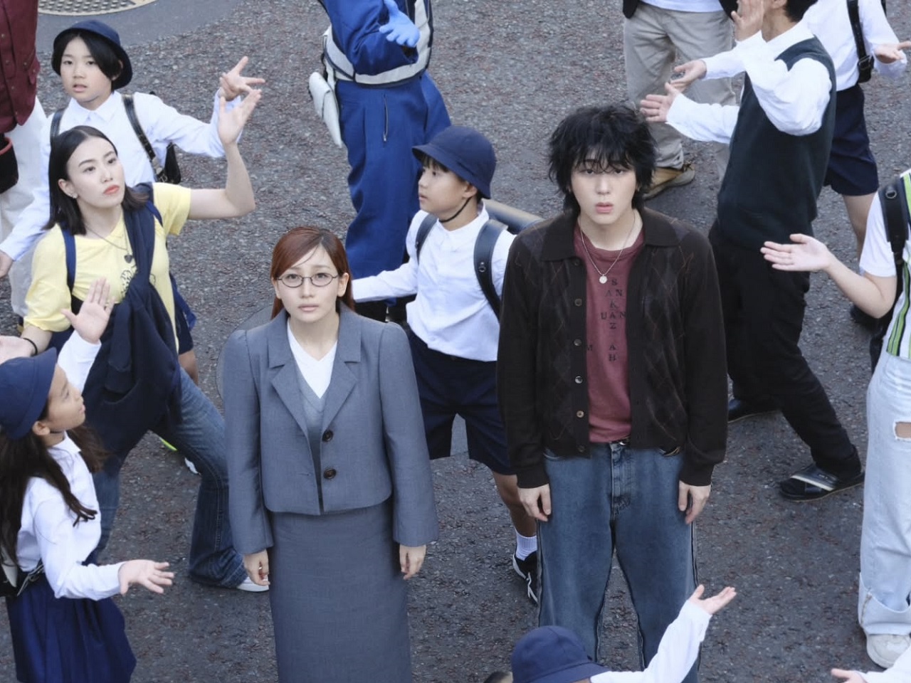 YOASOBIのボーカルと韓国ヒップホップを象徴するZICOによるコラボ曲　“意味深”なコンセプト写真を初公開