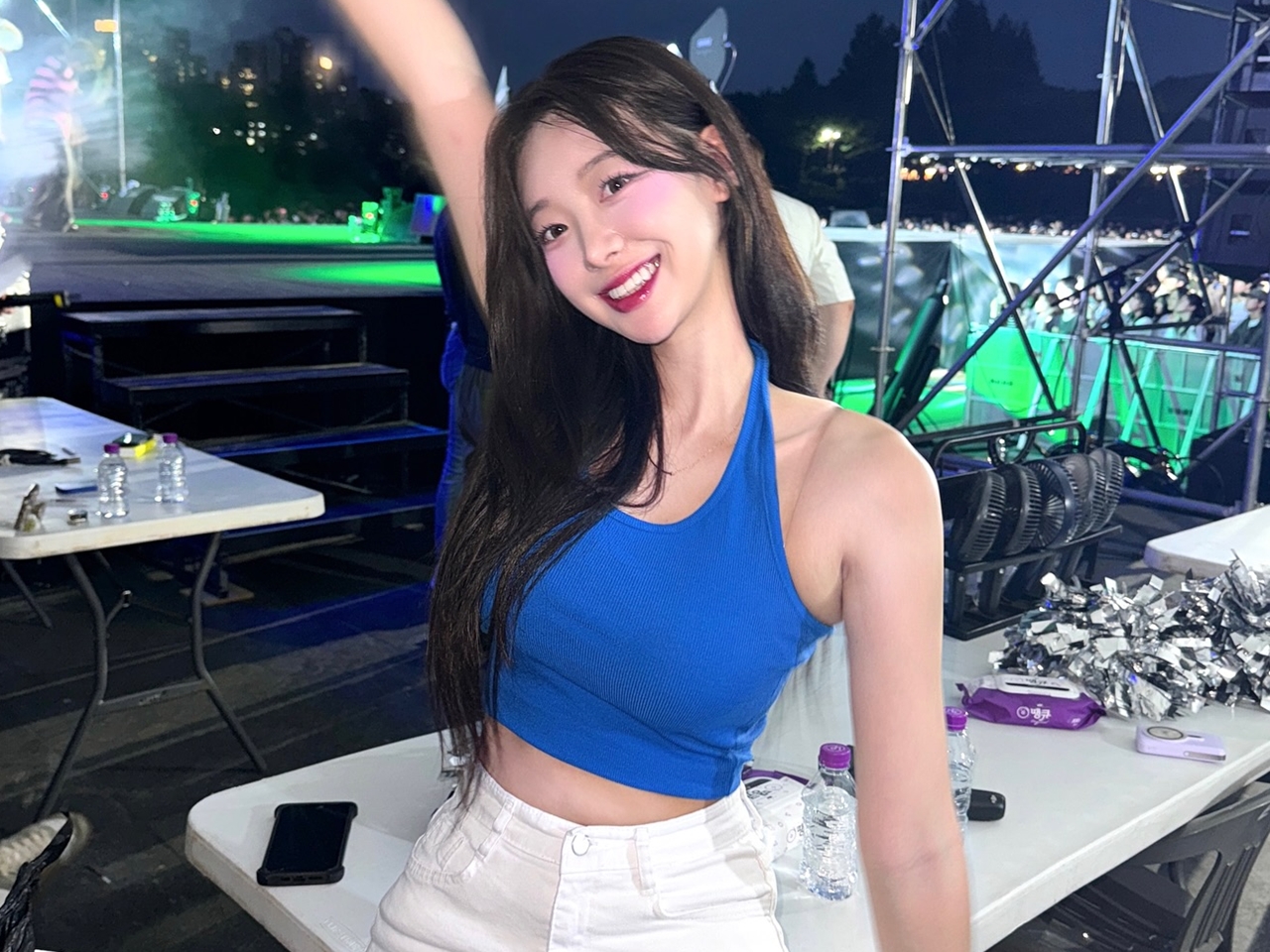 見るだけで心臓バクバク…韓国チアガール、大胆すぎる“うさ耳サンタコス”でファン悩殺「反則です」【PHOTO】