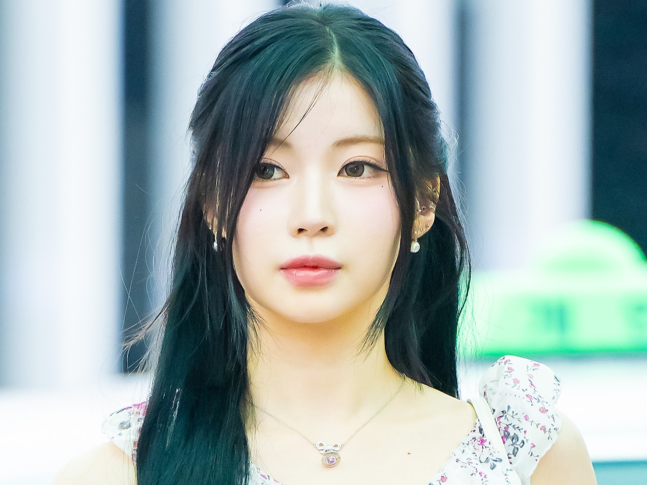 「最終学歴が幼稚園」発言で話題の日本人K-POPアイドル、現実感ゼロの“儚げショット”にファン悶絶【PHOTO】