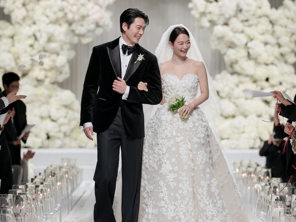 招待状に続きメニュー表まで“手描き”!?　シン・ミナ♡キム・ウビン、真心あふれる結婚式に称賛の声「さすが…」