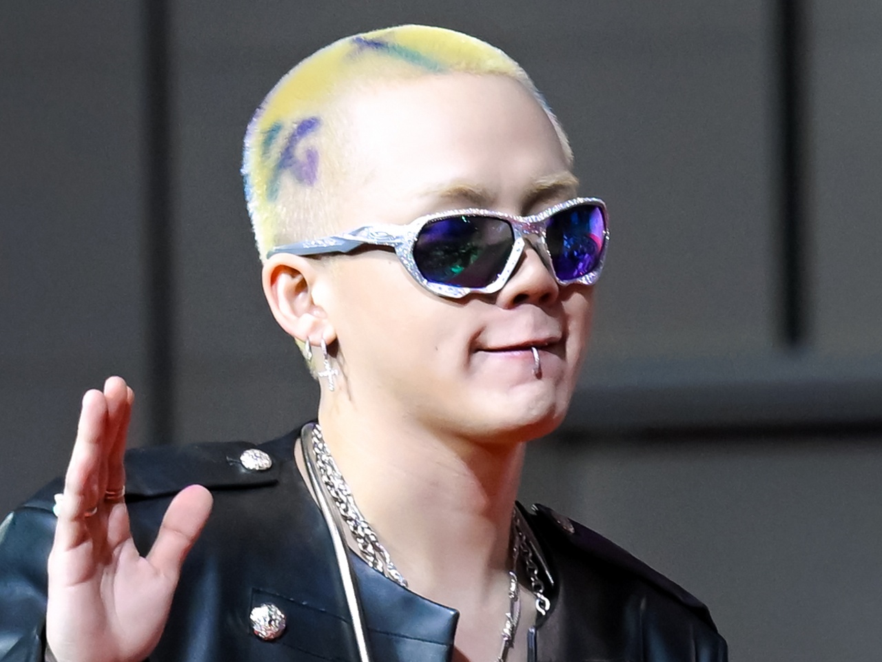 衝撃ヘアにどよめき…TREASURE・ヒョンソク、“YG愛”全開の坊主姿に反響続々「発想が天才」【PHOTO】