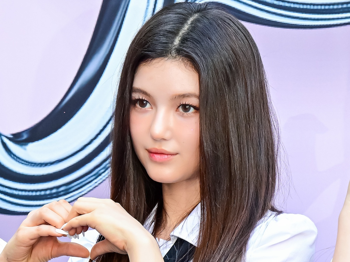 NewJeans脱退のダニエルに「違約金1000億ウォン」説…破産でも免除されないとの見方も、真偽は？