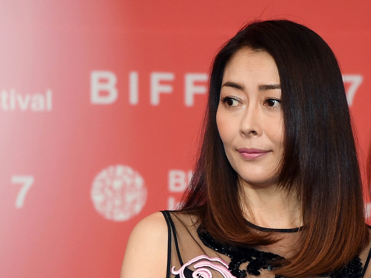 「子どもは相続放棄」中山美穂さん、突然この世を去って9カ月が過ぎたが遺産問題…韓国も注目