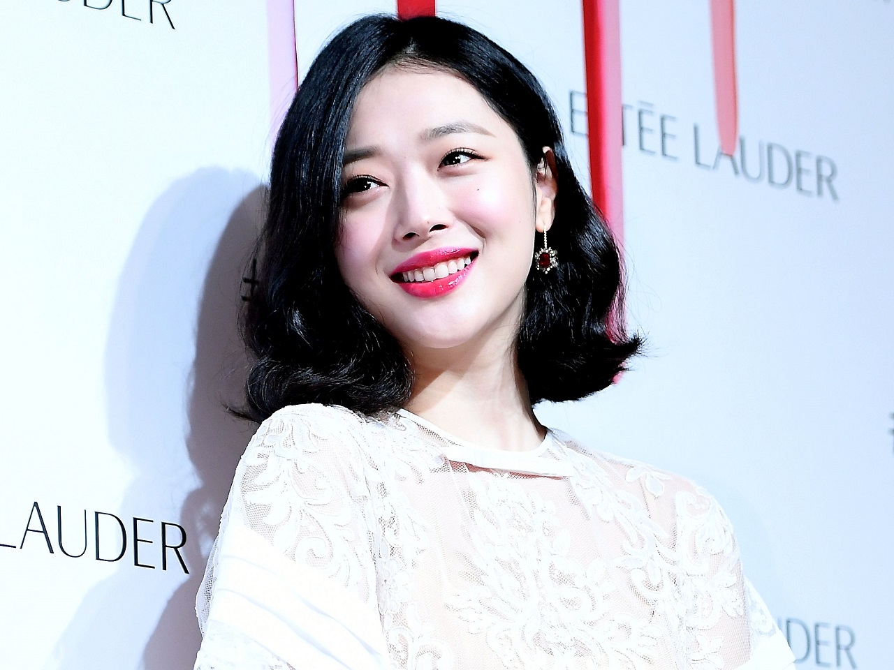 実兄は射殺されたカーク氏と同時に追悼？ 突然この世を去った元K-POPアイドル、6周忌