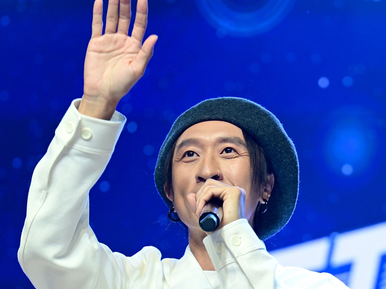 国有地を無断で使用中との疑惑に包まれた韓国リゾート地の“有名芸能人カフェ”、代表に直撃「捜査が先だ」