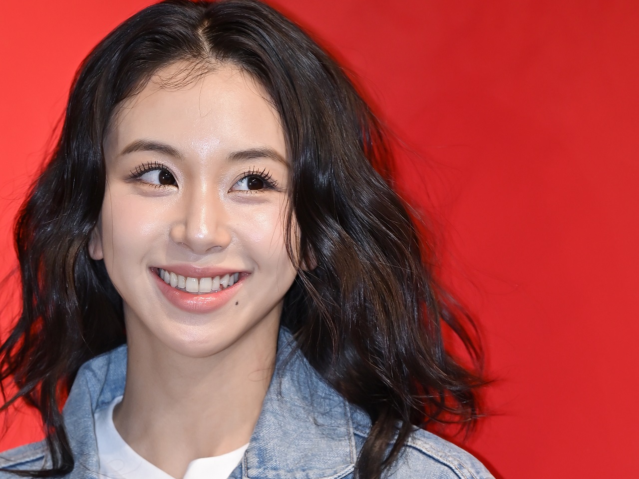 TWICEから“4人目”だが…芸術性を前面に押し出したチェヨンのソロデビュー、特別な意味を持つワケ