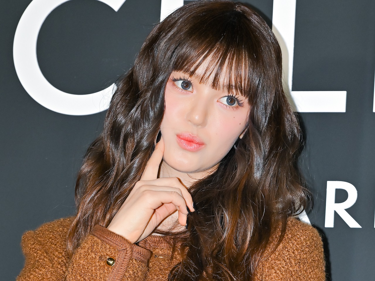 活動中断のNewJeans・ダニエル、長文で今の心境を伝える「私たちが飛び立つのにふさわしいときを待ちながら」