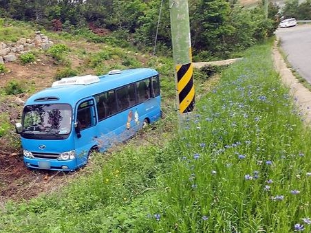 中学生ら24人を乗せた“体験学習バス”が事故…韓国・全羅南道で7人が軽傷