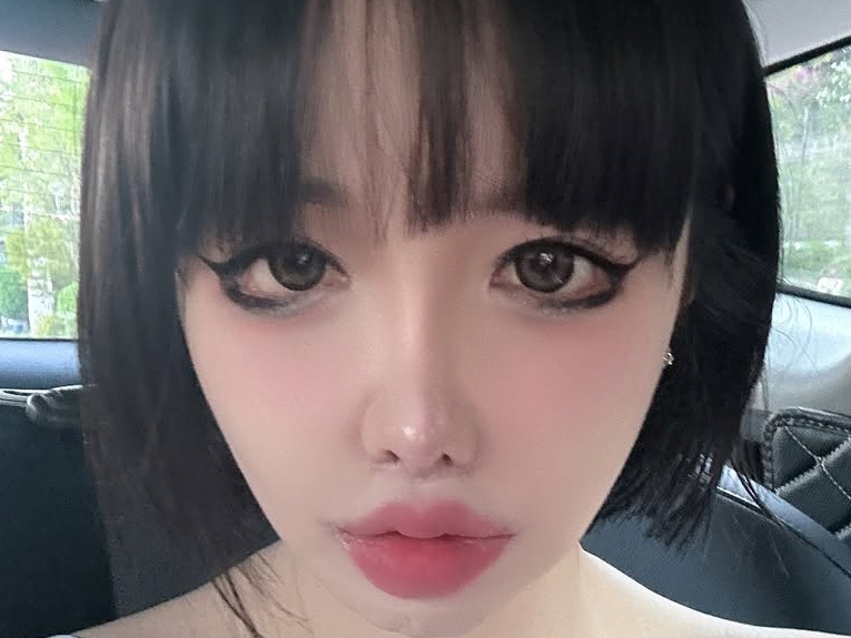 奇行を続けて“健康異常説”浮上の韓国アイドル、意味深コメントを添えた自撮り写真に視線集中