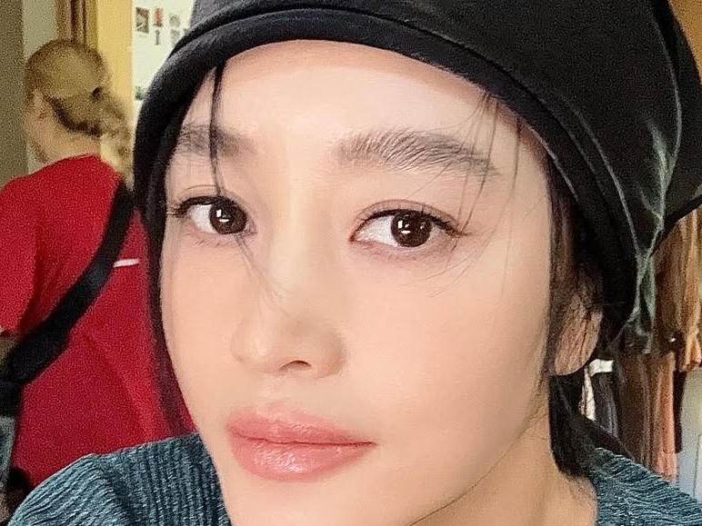 本当に54？ベテラン韓国女優が魅せた圧巻の瑞々しさ　「時間遡っているのでは」と驚きの声