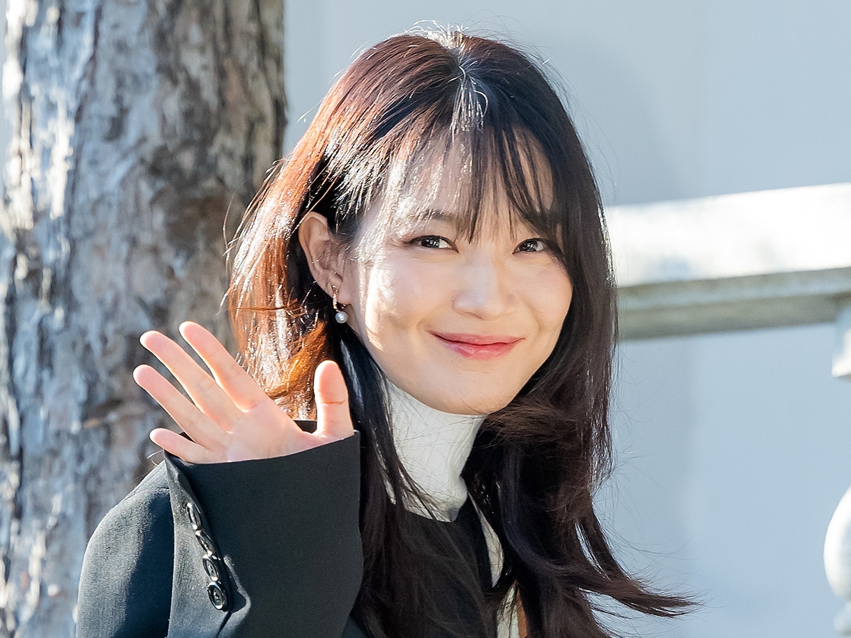 もしかして彼氏が撮った？シン・ミナ、雪の中で佇む姿が「絶世の美女」と話題【PHOTO】