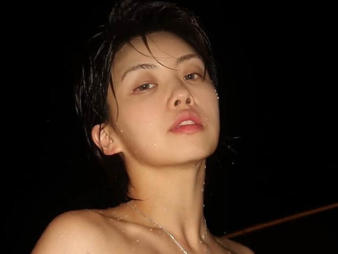 「これダンス？“性行為”じゃん」発言で炎上　ダンサーAIKI、衝撃的なスイムウェア姿を披露【PHOTO】