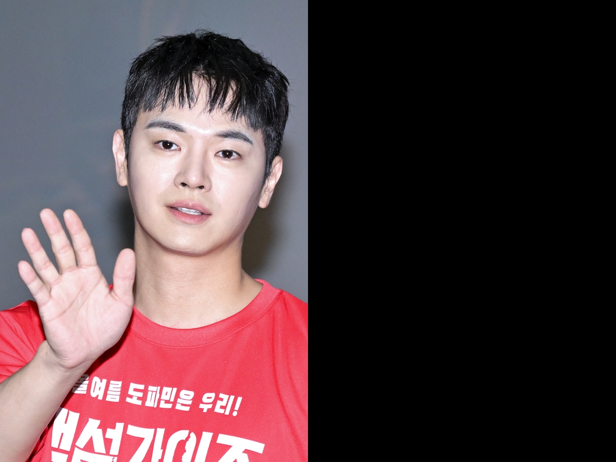 「変なことだけはやめて…」突然の真っ黒画像・謝罪投稿で広まる心配…韓国俳優に異変