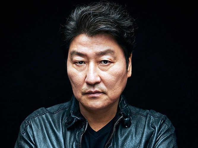 “国宝俳優”ソン・ガンホ、G-DRAGONと同僚に　ギャラクシーコーポレーション初の俳優