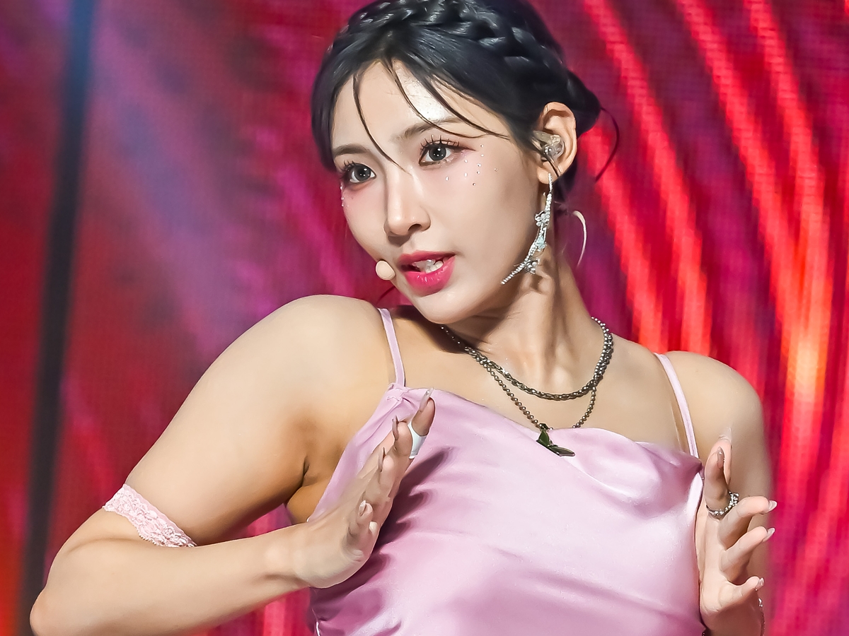 破壊力満点のボリューム…LIGHTSUM・チョウォン、眩しすぎる大胆ショット！次期“女神”へ【PHOTO】
