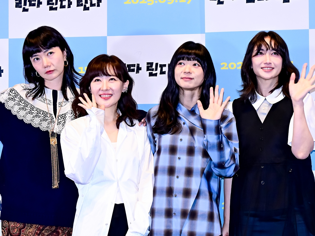 青春映画の金字塔『リンダ リンダ リンダ』の4人が韓国で集結！【独自写真】