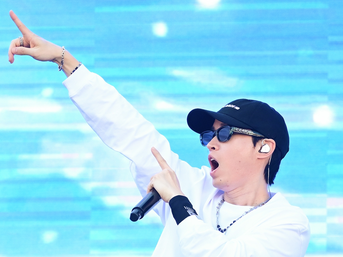 “学歴詐称”騒動から15年、涙の母校訪問…韓国HIPHOPアーティスト「本当に通ってたんだよ」