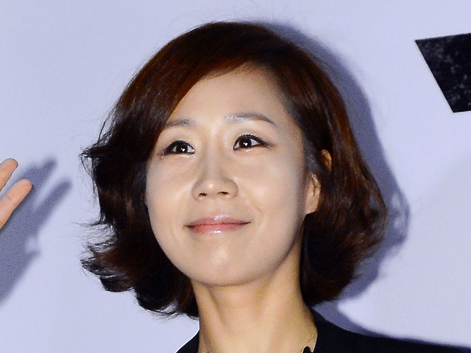 俳優夫と結婚翌年に死別、陰謀論やデマでどん底に…消えた韓国女性タレントを救った“一行のコメント”