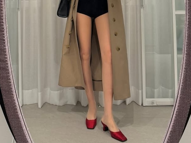 「体の半分以上が脚」元Jリーガーとも交際の韓国長身アイドル、ミニパンツから伸びる脚線美が異次元【PHOTO】