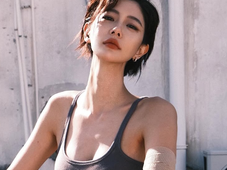 限界ギリギリの“ふわ透けドレス”に騒然！「世界で最も美しい女性2位」クララが仙女に【PHOTO】
