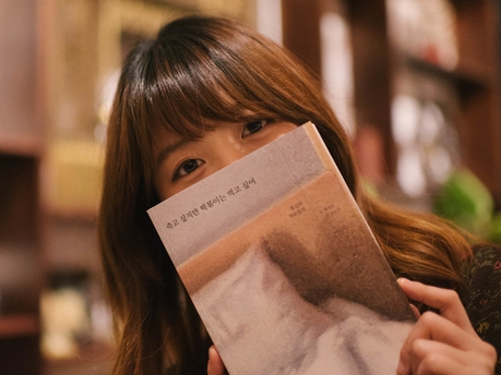 BTSリーダーも愛読する『死にたいけどトッポッキは食べたい』の著者が35歳で死去　5人に臓器提供