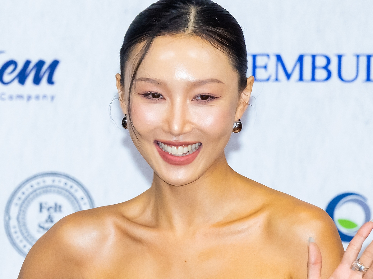 過激ダンスが“公然わいせつ罪”と告発されたファサ、下着姿で大胆イメチェンを報告【PHOTO】